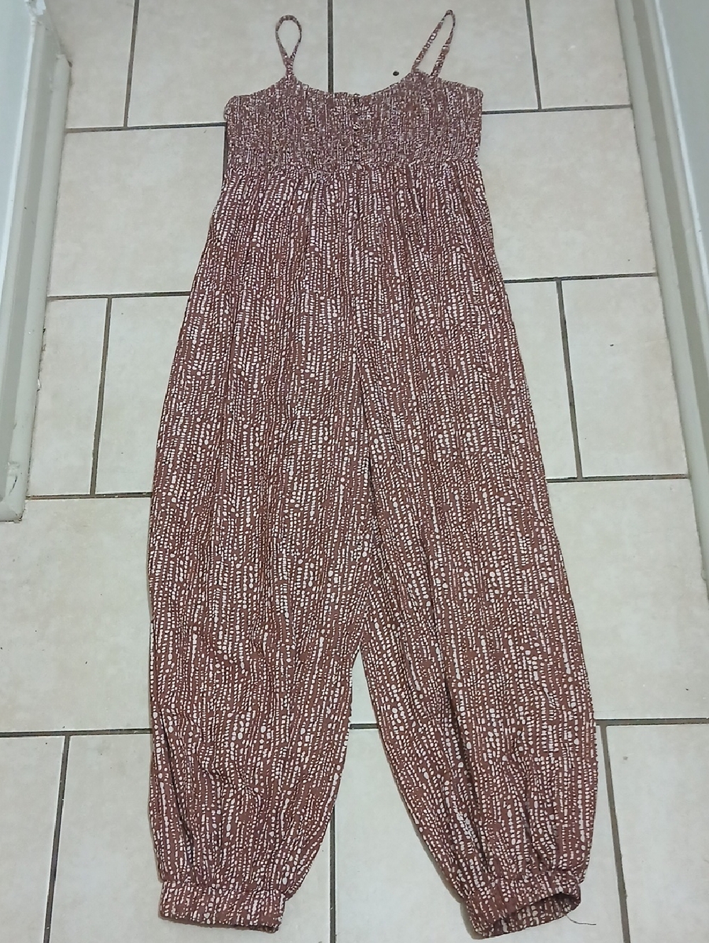 SOURCE UNKNOWN Women's Size S Brown & White Printed Smocked Jumpsuit